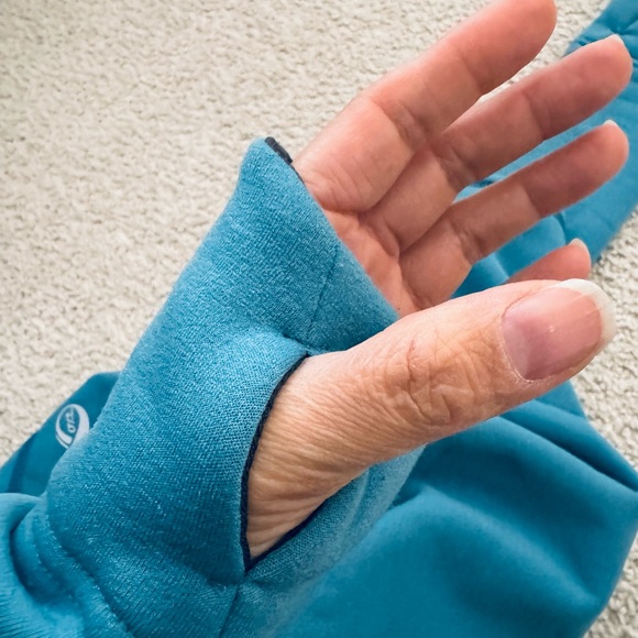 Rei half zip fleece shirt with long sleeves. Night time light out logo at back - Picture 8 of 9